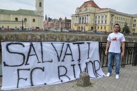 Suporterii FC Bihor ies în stradă, cerând salvarea clubului (FOTO)