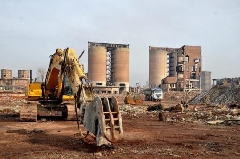 Praf de Alumină: Ruşii demolează fosta fabrică Alumina, cândva unică în Europa (FOTO/VIDEO)