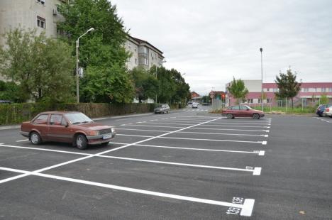 În 2013, Primăria a realizat aproape 800 de parcări în zona Nufărul II (FOTO)