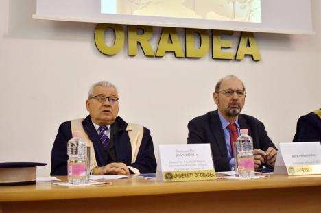 Unul dintre cei mai cunoscuți analiști politici din lume a devenit Doctor Honoris Causa la Oradea: „La 30 de ani după 1989, este ceea ce ne aşteptam şi ne doream?” (FOTO)