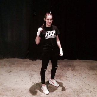 Războinica lui Sandu Lungu! O tânără antrenată de campionul orădean se bate în cuşcă pentru titlul de cea mai bună luptătoare MMA din Europa (FOTO/VIDEO)
