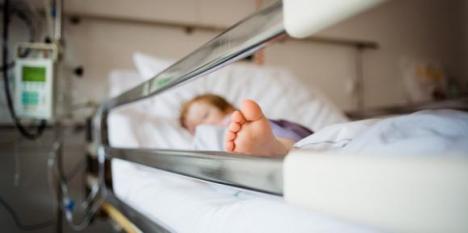 Un bebeluş a murit de gripă într-un spital din București