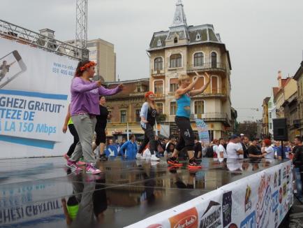 Oradea City Running... Wet! Sute de oameni au alergat în ciuda ploii torenţiale, la Oradea (FOTO / VIDEO)