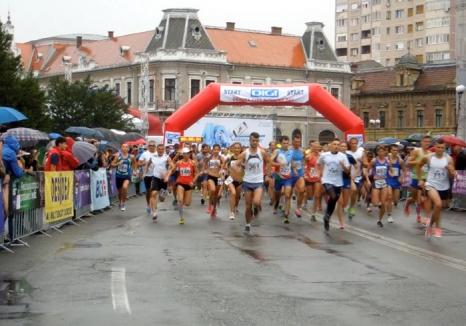 Oradea City Running... Wet! Sute de oameni au alergat în ciuda ploii torenţiale, la Oradea (FOTO / VIDEO)