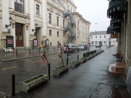 Oradea City Running... Wet! Sute de oameni au alergat în ciuda ploii torenţiale, la Oradea (FOTO / VIDEO)