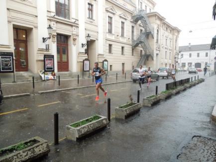 Oradea City Running... Wet! Sute de oameni au alergat în ciuda ploii torenţiale, la Oradea (FOTO / VIDEO)