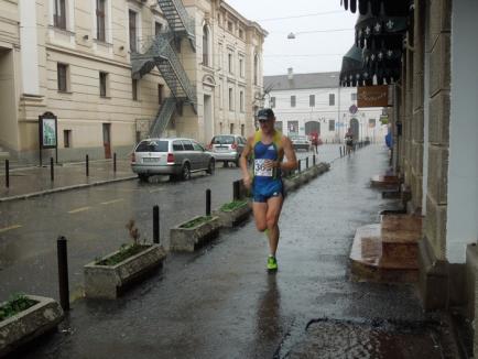 Oradea City Running... Wet! Sute de oameni au alergat în ciuda ploii torenţiale, la Oradea (FOTO / VIDEO)