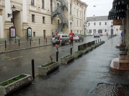 Oradea City Running... Wet! Sute de oameni au alergat în ciuda ploii torenţiale, la Oradea (FOTO / VIDEO)