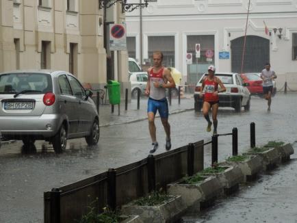 Oradea City Running... Wet! Sute de oameni au alergat în ciuda ploii torenţiale, la Oradea (FOTO / VIDEO)