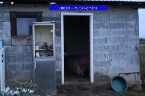 Proprietarul unei ferme din Cheriu, reţinut de procurorii DIICOT pentru sclavie: a ţinut captivi 6 oameni, inclusiv minori, pe care îi 'muncea' în fermă (FOTO)