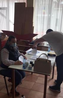 Şcolile din Bihor au primit măşti, şerveţele şi geluri antibacteriene pentru începerea pregătirilor pentru examene (FOTO)