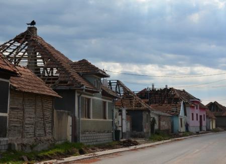 Taxa de funcţionar: Bugetarii din Bihor, puși să cotizeze pentru cei afectați de furtună