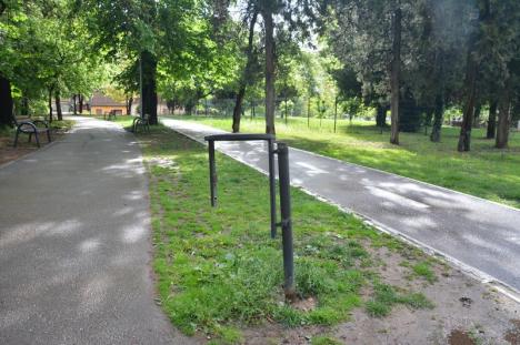 În paza Domnului: Parcurile din Oradea sunt vandalizate constant din cauză că Primăria vrea să facă economii (FOTO)