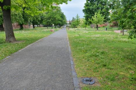 În paza Domnului: Parcurile din Oradea sunt vandalizate constant din cauză că Primăria vrea să facă economii (FOTO)