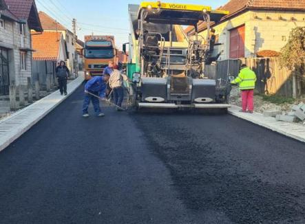 Lucrările pe tronsonul de drum judeţean dintre Sâmbăta şi Dobreşti au fost reluate (FOTO)