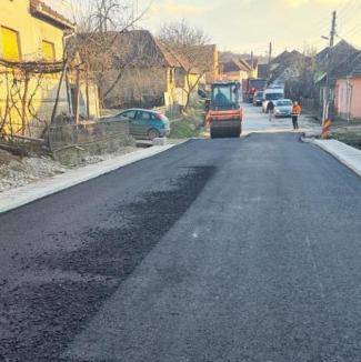 Lucrările pe tronsonul de drum judeţean dintre Sâmbăta şi Dobreşti au fost reluate (FOTO)