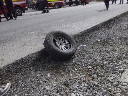 Accident cu trei maşini pe DN 76: Cinci persoane, inclusiv o minoră, au fost rănite (FOTO)