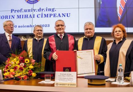 Fostul ministru al Educației, Sorin Cîmpeanu, a devenit Doctor Honoris Causa al Universității din Oradea