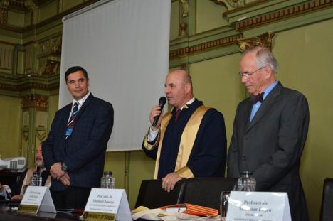 Un genetician de talie mondială a devenit Doctor Honoris Causa al Universităţii din Oradea (FOTO)