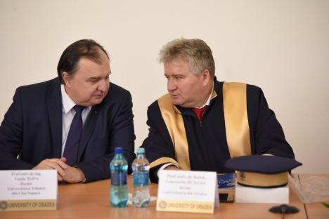 Nicolae Burnete, fost ministru al Cercetării, a devenit Doctor Honoris Causa al Universităţii din Oradea (FOTO)