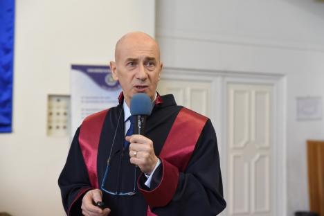 Nicolae Burnete, fost ministru al Cercetării, a devenit Doctor Honoris Causa al Universităţii din Oradea (FOTO)