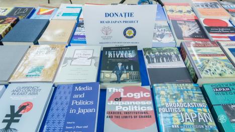 Donație de cărți despre Japonia, la Universitatea din Oradea