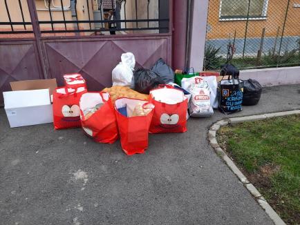 Elevi de la Liceul German din Oradea au donat alimente şi dulciuri pentru copiii dintr-un orfelinat