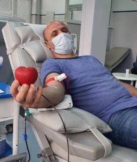 Se recoltează plasmă cu anticorpi în Bihor: Doi bihoreni care s-au vindecat de Covid-19 au donat sânge pentru a ajuta bolnavii în stare critică (FOTO)
