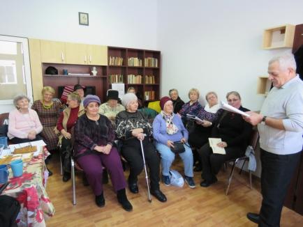 'Dor de Eminescu'. Corul 'Traian Moşoiu' a cântat poeziile lui Mihai Eminescu pentru vârstnicii de la Centrul social din Rogerius (FOTO)