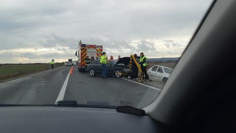 Accident cu 4 mașini, lângă Tileagd. O persoană a ajuns la spital (FOTO)