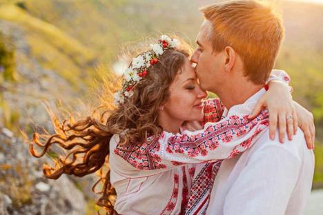 Sărbătoarea iubirii la români. Tradiţia spune că fetele care nu sunt sărutate de Dragobete vor fi singure tot anul