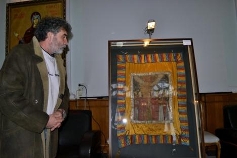 Drapelul lui Avram Iancu a fost expus la Oradea înainte de a fi vândut la licitaţie de familia lui Vadim Tudor (FOTO)