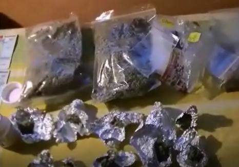 Percheziţiile la clanul Neguş s-au terminat: Peste 2,5 kilograme de droguri confiscate, 13 persoane ridicate pentru audieri (VIDEO)