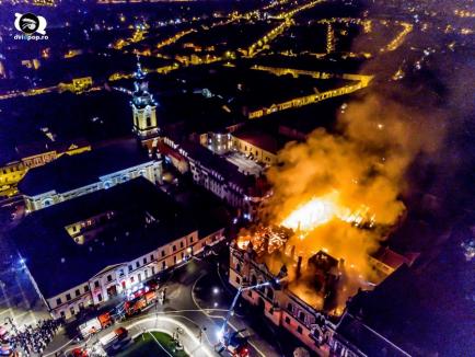 Imagini de coşmar cu incendiul catastrofal din centrul Oradiei (FOTO/VIDEO)