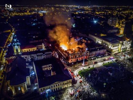 Imagini de coşmar cu incendiul catastrofal din centrul Oradiei (FOTO/VIDEO)