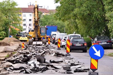 Ocoliţi, vă rog! Sens unic pe strada Meșteşugarilor din Oradea. Cum au reacționat șoferii (FOTO / VIDEO)