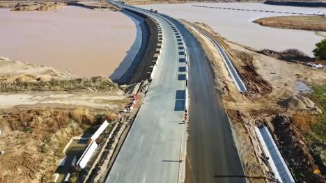 Noi imagini de pe șantierul drumului dintre Autostradă și Centura Oradea: Ar putea fi dat în trafic până pe 20 decembrie (FOTO/VIDEO)