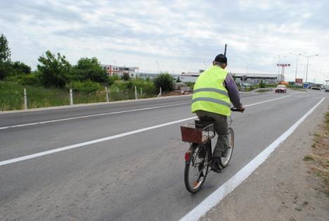 Pentru a elimina ambuteiajele, Primăria a lărgit o porţiune a şoselei dintre Oradea şi Sântandrei (FOTO)