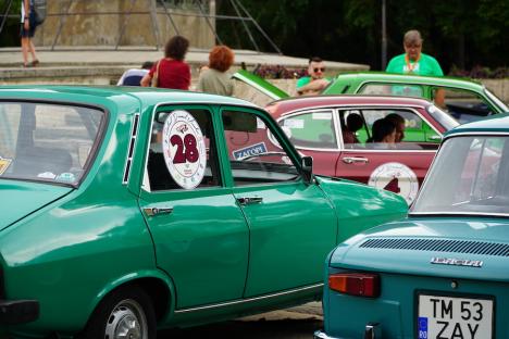 Raliu prin Bihor: Mașini de epocă au pornit din Oradea pe „Drumul Vinului” (FOTO/VIDEO)