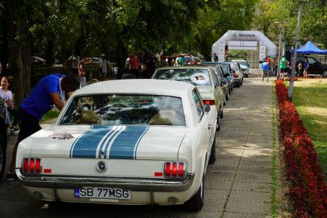 Raliu prin Bihor: Mașini de epocă au pornit din Oradea pe „Drumul Vinului” (FOTO/VIDEO)