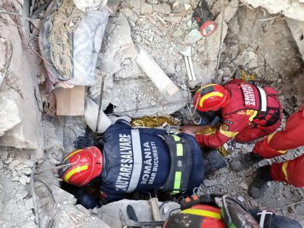 „Mai există speranță”. Românii au salvat în Turcia un bărbat blocat vreme de 150 de ore sub un bloc prăbușit (FOTO)