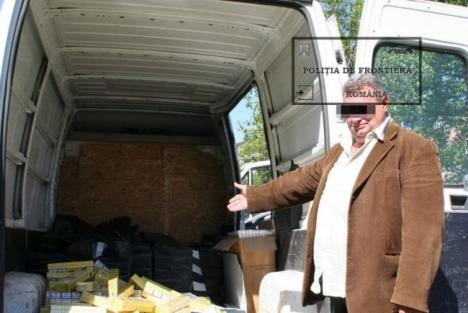 Poliţiştii cer judecarea unui contrabandist din Ungaria prins cu 13.000 pachete de ţigări dosite în maşină