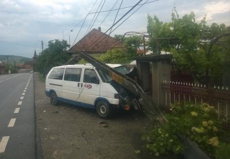 Şoferii groazei: Un bărbat a intrat cu cisterna în casa unui localnic din Sudrigiu, altul a băgat duba într-o poartă din Uileacu de Criş
