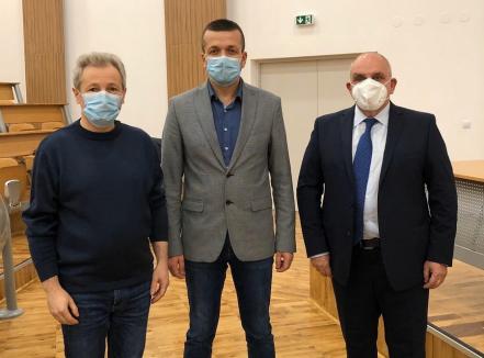Chirurgul Adrian Duşe preia conducerea Spitalului Judeţean din Oradea de la Gheorghe Carp
