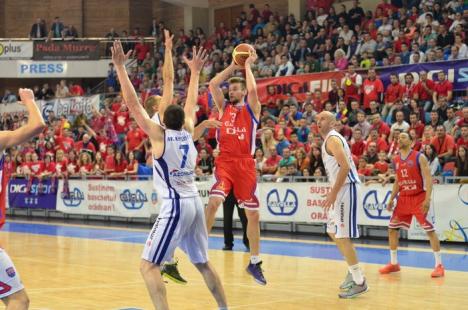 Încă un pas important spre finală: CSM Oradea a învins din nou BC Mureş, cu 90-74! (FOTO)