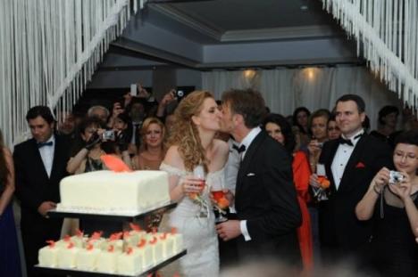 Fosta preşedintă a Camerei Deputaţilor, Roberta Anastase, s-a măritat (FOTO)