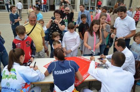 Orădenii au primit lecții de scrimă, s-au fotografiat și au interacționat cu marii campioni ai scrimei românești (FOTO)