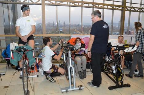 Aleargă şi pedalează 24 de ore pentru copiii internaţi la Oncologie (FOTO / VIDEO)