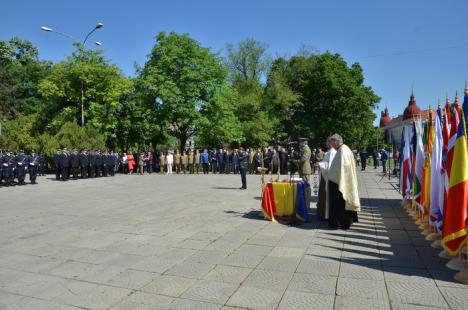 Ziua Europei: Festivităţi cu depunere de coroane şi defilarea gărzii de onoare la Statuia Ostaşului Român (FOTO)