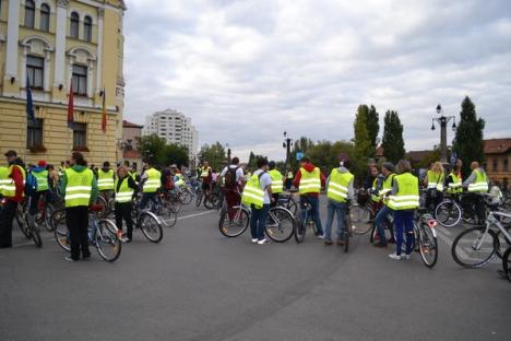 Bicicleta, cel mai rapid mijloc de transport în Oradea. Peste 500 de orădeni au pedalat victorioşi prin oraş (FOTO/VIDEO)